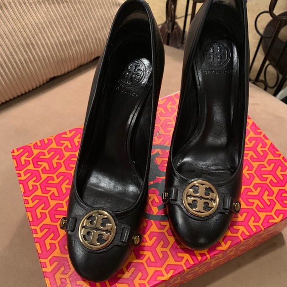 Tory Burch Calista pump - Picture 1 of 4